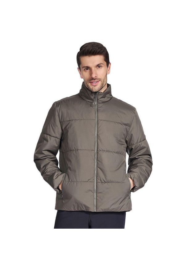 skechers - Kurtka męskie Skechers GO SHIELD Cozy Fit Traverse Down Jacket. Kolor: szary. Materiał: poliester, materiał, puch. Sport: turystyka piesza