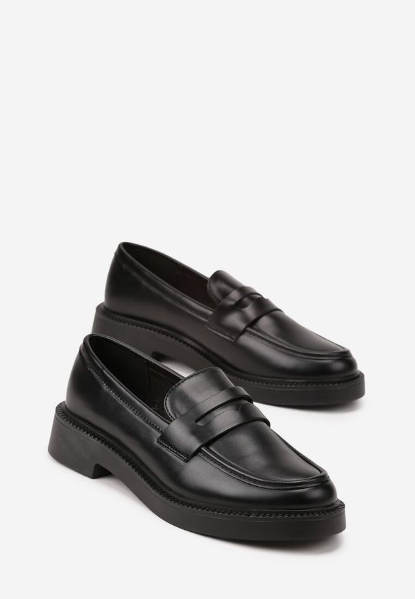 Born2be - Czarne Mokasyny Vices z Ozdobną Wstawką Akelie. Okazja: na spotkanie biznesowe, na co dzień. Kolor: czarny. Wzór: aplikacja. Styl: biznesowy, casual, elegancki