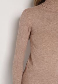 Born2be - Beżowy Klasyczny Golf z Bawełną Reilisea. Okazja: na co dzień. Typ kołnierza: golf. Kolor: beżowy. Materiał: bawełna. Styl: klasyczny #5