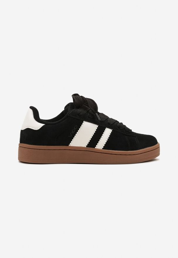 Born2be - Czarno-Białe Sneakersy w Stylu Klasycznych Tenisówek z Ozdobnymi Paskami Neveza. Okazja: na co dzień. Zapięcie: pasek. Kolor: czarny. Materiał: jeans. Wzór: paski