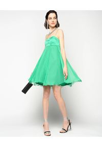 Pinko - PINKO - Zielona sukienka Biancaneve 1. Kolor: zielony. Materiał: szyfon. Długość rękawa: na ramiączkach. Sezon: wiosna. Typ sukienki: plisowane, rozkloszowane. Długość: mini #4