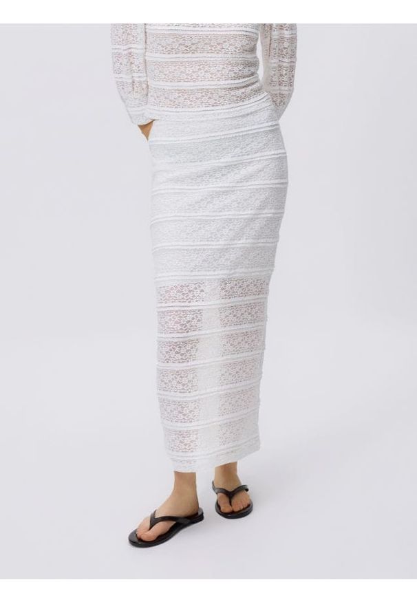 Reserved - Koronkowa spódnica midi - biały. Kolor: biały. Materiał: koronka