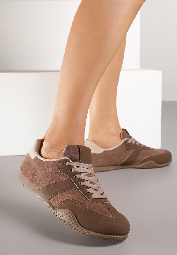Born2be - Brązowe Sneakersy z Ozdobnym Paskiem Naliovela. Okazja: na co dzień. Zapięcie: pasek. Kolor: brązowy. Materiał: jeans