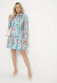 Born2be - Niebieska Koszulowa Sukienka ze Stójką i Falbanką Madalyn. Typ kołnierza: kołnierzyk stójkowy. Kolor: niebieski. Materiał: koronka. Typ sukienki: koszulowe #3