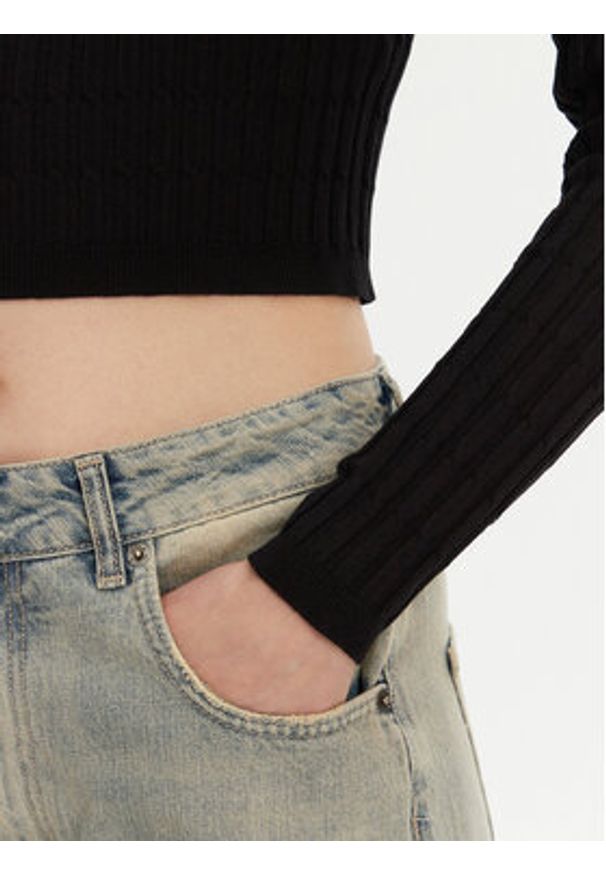 only - ONLY Sweter Meddi 15339582 Czarny Cropped Fit. Kolor: czarny. Materiał: wiskoza