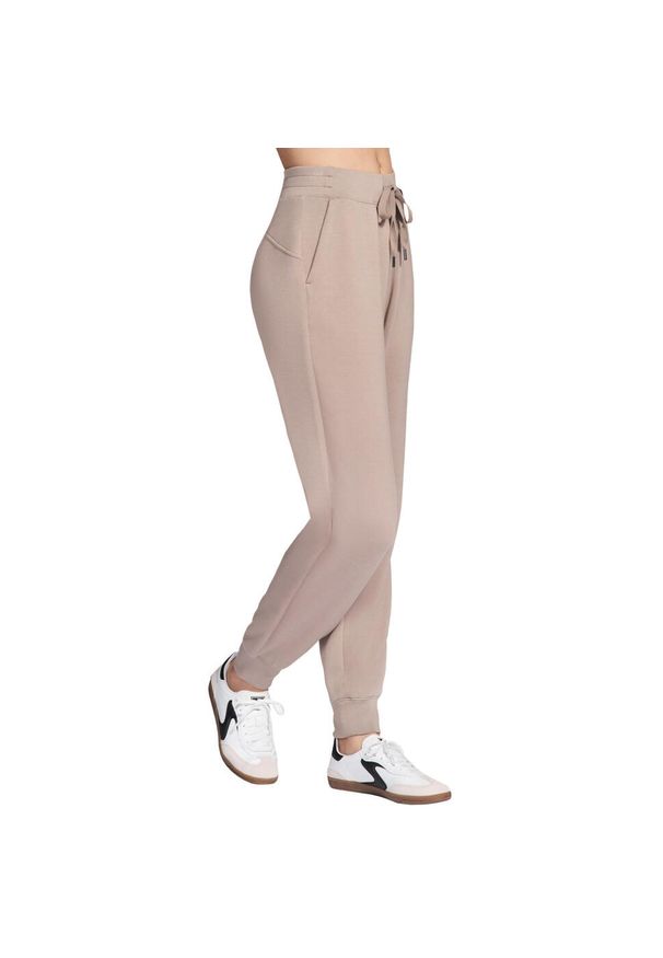 skechers - Spodnie sportowe damskie Skechluxe Elevate Jogger Pant. Kolor: beżowy. Materiał: poliester. Długość: długie