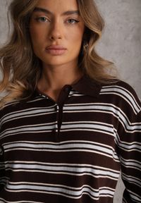 Renee - Brązowy Pasiasty Sweter z Kołnierzem i Guzikami Marlea. Okazja: na randkę. Kolor: brązowy. Materiał: wiskoza, skóra, jeans. Styl: elegancki, klasyczny #4