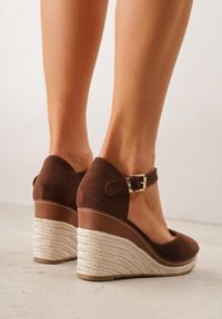 Renee - Brązowe Sandały na Plecionym Koturnie ze Sprzączką Catlinna. Okazja: na co dzień. Zapięcie: sprzączka. Kolor: brązowy. Obcas: na koturnie. Styl: casual, elegancki #5