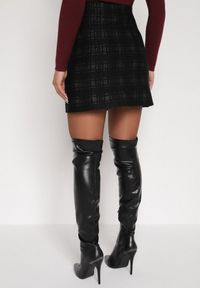 Born2be - Czarna Spódnica z Wiskozą Zdobiona Guzikami i Metaliczną Nicią Sewsela. Okazja: na co dzień. Kolor: czarny. Materiał: wiskoza. Wzór: aplikacja. Styl: klasyczny, casual, elegancki #3