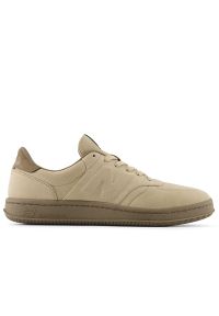 Buty męskie New Balance U500D2P9 - beżowe. Okazja: na co dzień. Kolor: beżowy. Materiał: zamsz, nubuk, guma. Szerokość cholewki: normalna. Sport: tenis #1
