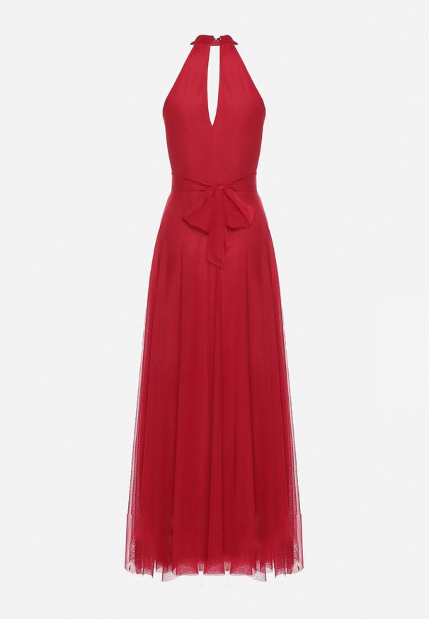 Born2be - Czerwona Wieczorowa Sukienka ze Stójką Wiązana w Talii Ozdobiona Siateczką Nestasoni. Okazja: na imprezę. Typ kołnierza: kołnierzyk stójkowy. Kolor: czerwony. Materiał: satyna. Długość rękawa: bez rękawów. Wzór: aplikacja. Styl: wizytowy