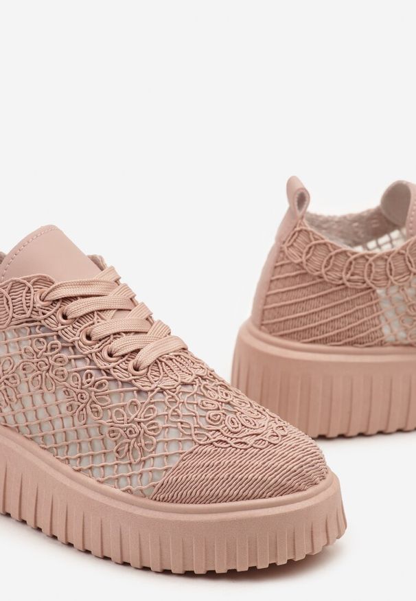 Born2be - Różowe Ażurowe Sneakersy Vices na Grubej Podeszwie z Tłoczeniem Luminise. Okazja: na co dzień. Kolor: różowy. Materiał: jeans. Szerokość cholewki: normalna. Wzór: ażurowy