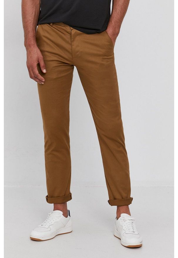 Selected Homme Spodnie męskie kolor brązowy w fasonie chinos. Kolor: brązowy. Materiał: tkanina, bawełna. Wzór: gładki