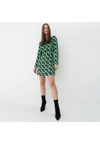 Mohito - Zielona sukienka mini z rozcięciem na plecach - Zielony. Kolor: zielony. Długość: mini #1