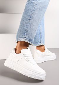 Renee - Białe Sneakersy na Platformie Petala. Kolor: biały. Obcas: na platformie #4