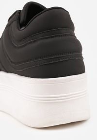 Born2be - Czarne Sznurowane Sneakersy Vices na Grubej Podeszwie Ozdobiona Napisem Annalira. Okazja: na co dzień. Zapięcie: sznurówki. Kolor: czarny. Materiał: jeans. Wzór: aplikacja, napisy. Obcas: na obcasie. Wysokość obcasa: niski #6