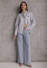 Renee - Niebieska Koszula z Bawełną w Paski z Haftowaną Aplikacją Serca Sewrona. Okazja: na co dzień. Kolor: niebieski. Materiał: bawełna. Wzór: aplikacja, haft, paski. Styl: casual, klasyczny #3