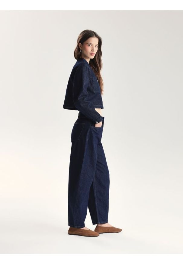 Reserved - Jeansy barrel leg - granatowy. Kolor: niebieski