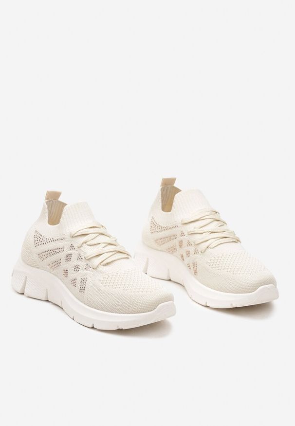 Born2be - Beżowe Buty Sportowe Wsuwane ze Skórzaną Wkładką i Cyrkoniami Patantia. Okazja: na co dzień. Zapięcie: bez zapięcia. Kolor: beżowy. Materiał: skóra. Wzór: aplikacja. Obcas: na obcasie. Wysokość obcasa: niski