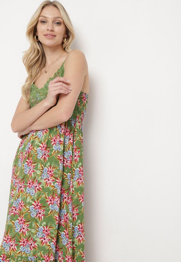 Born2be - Ciemnozielona Wiskozowa Sukienka Maxi na Ramiączkach Rozkloszowana Nolwessa. Kolor: zielony. Materiał: wiskoza. Długość rękawa: na ramiączkach. Styl: elegancki. Długość: maxi