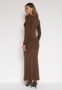 Born2be - Brązowa Koktajlowa Sukienka z Wiskozą Ozdobiona Metalową Klamrą Refira. Okazja: na co dzień. Kolor: brązowy. Materiał: wiskoza. Wzór: aplikacja. Typ sukienki: proste. Styl: wizytowy #6