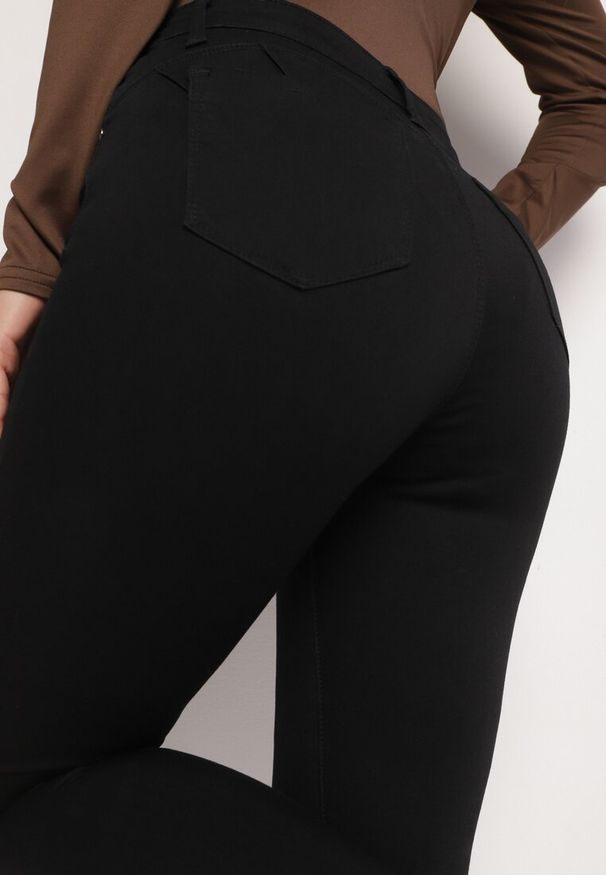 Born2be - Czarne Dopasowane Jeansy z Bawełną Push Up z Wysokim Stanem Torsha. Okazja: na co dzień. Stan: podwyższony. Kolor: czarny. Styl: wizytowy, elegancki, casual