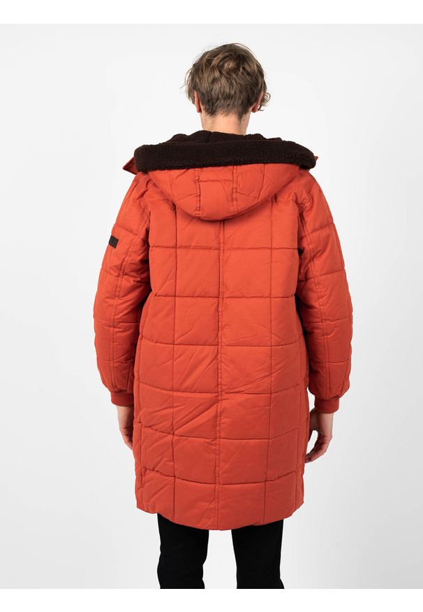 Pepe Jeans Kurtka "Jaden Parka" | PM402595 | Jaden | Mężczyzna | Pomarańczowy. Okazja: na co dzień. Typ kołnierza: kaptur. Kolor: pomarańczowy. Materiał: poliester, poliamid, bawełna. Wzór: aplikacja. Styl: casual