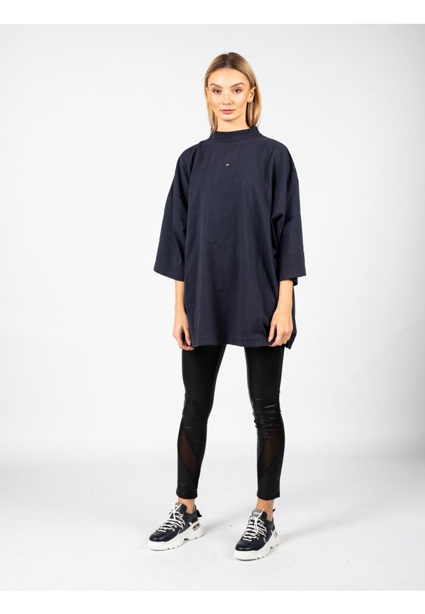 Yeezy Gap Engineered by Balenciaga - Yeezy Gap Engineered By Balenciaga T-Shirt "Logo" | 719614 TMVQ2 | Mężczyzna | Granatowy. Kolor: niebieski. Materiał: bawełna. Wzór: nadruk