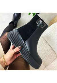 Czarne skórzane botki damskie Filippo Dbt7268/25. Okazja: na co dzień. Nosek buta: okrągły. Kolor: czarny. Materiał: skóra. Szerokość cholewki: normalna. Sezon: zima, jesień. Obcas: na platformie. Styl: klasyczny, casual, elegancki #1