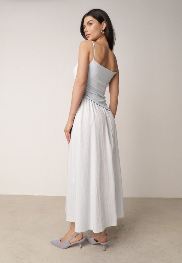 Born2be - Niebieska Bawełniana Sukienka Koktajlowa na Ramiączkach z Asymetryczną Górą Thelis. Okazja: na wesele, na ślub cywilny. Kolor: niebieski. Materiał: bawełna. Długość rękawa: na ramiączkach. Typ sukienki: asymetryczne. Styl: wizytowy