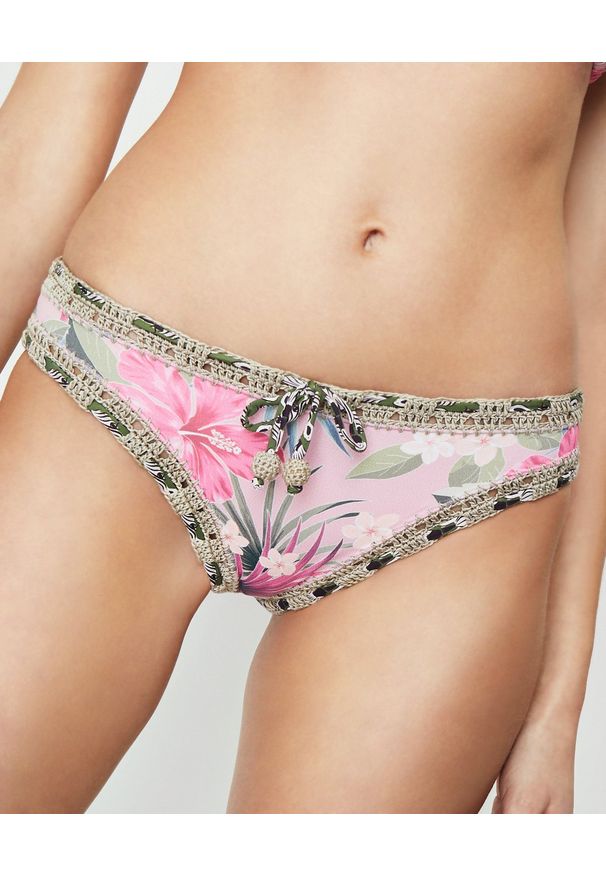 DEL MAAR - Różowy dół od bikini. Kolor: różowy, wielokolorowy, fioletowy. Materiał: koronka, materiał. Wzór: kolorowy, koronka, kwiaty