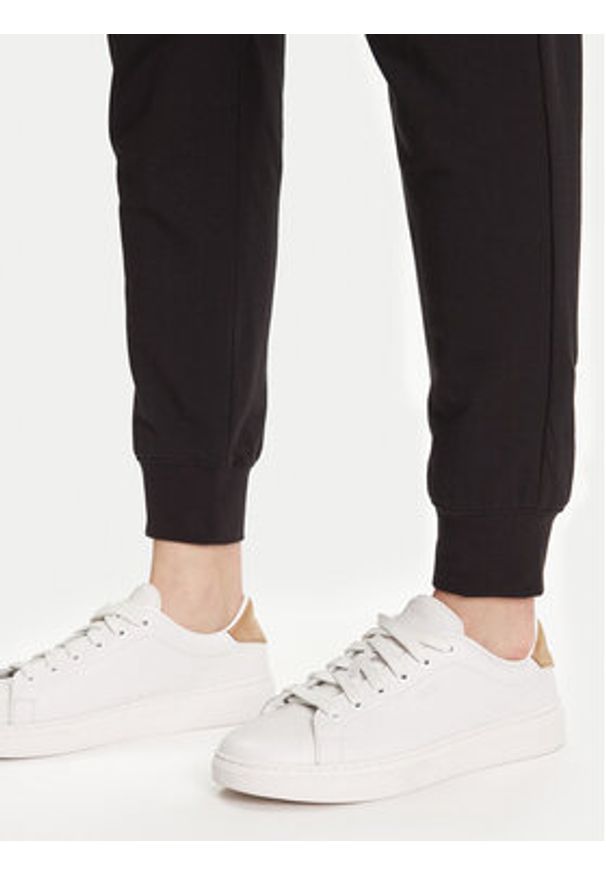 EA7 Emporio Armani Spodnie dresowe 7W000461 AF13135 UC001 Czarny Regular Fit. Kolor: czarny. Materiał: bawełna