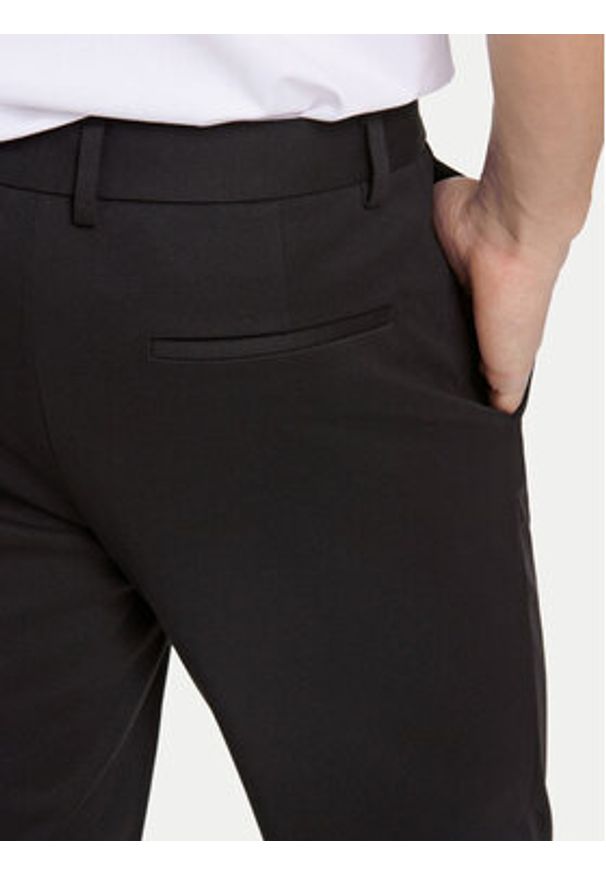 Lindbergh Chinosy 30-006052 Czarny Slim Fit. Kolor: czarny. Materiał: syntetyk