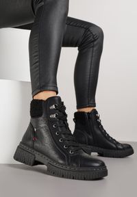 Born2be - Czarne Sznurowane Trapery z Futerkiem Typu Baranek Raquella. Zapięcie: sznurówki. Kolor: czarny. Materiał: futro. Wzór: aplikacja. Styl: elegancki, sportowy #3