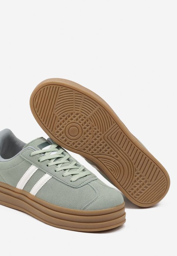 Born2be - Jasnozielone Sneakersy na Platformie z Minimalistycznymi Przeszyciami Teritha. Okazja: na spacer. Kolor: zielony. Materiał: jeans. Obcas: na platformie. Sport: turystyka piesza, fitness