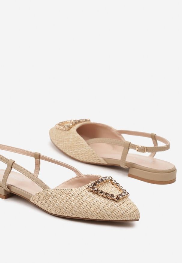 Born2be - Beżowe Biżuteryjne Sandały z Plecionym Noskiem w Szpic i Odkrytą Piętą Zinea. Okazja: na co dzień, do pracy. Kolor: beżowy. Wzór: aplikacja. Styl: glamour, klasyczny, casual, elegancki