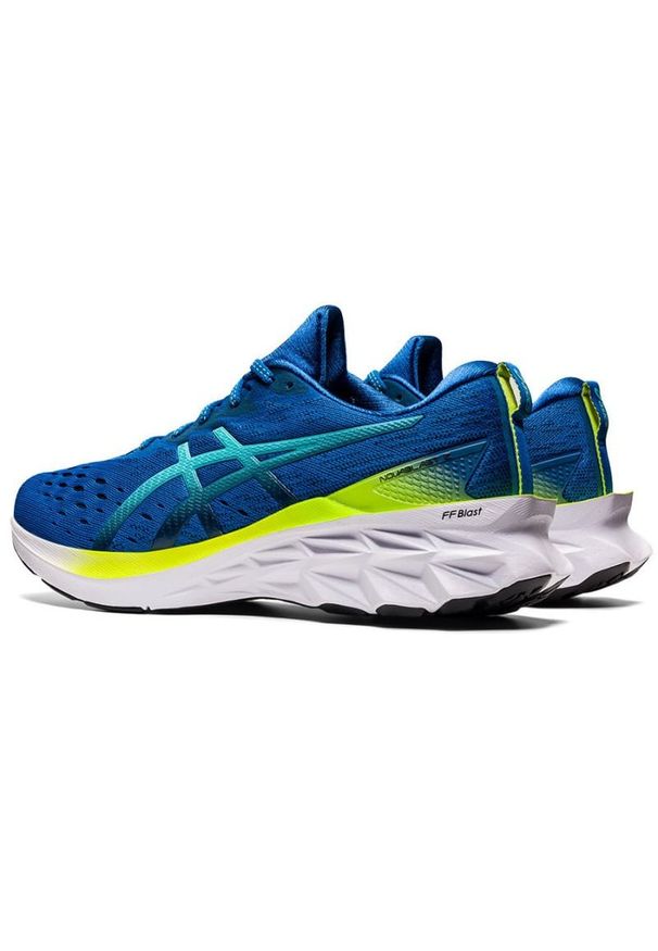Buty do biegania Asics Novablast 2 M 1011B192 402 niebieskie. Zapięcie: sznurówki. Kolor: niebieski. Materiał: syntetyk, guma