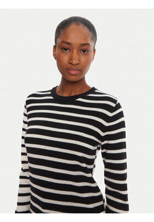 Desigual Sweter Bergen 25WWJF08 Czarny Regular Fit. Kolor: czarny. Materiał: bawełna