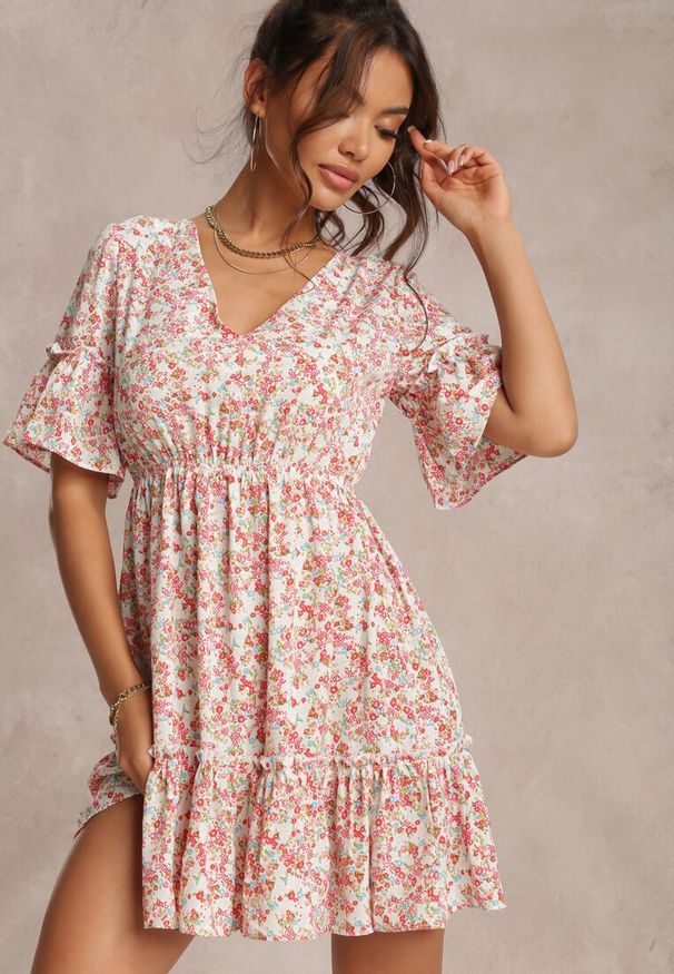 Renee - Różowa Sukienka Lanantel. Kolor: różowy. Materiał: tkanina, lakier. Długość rękawa: krótki rękaw. Wzór: kwiaty, nadruk, kolorowy. Długość: mini