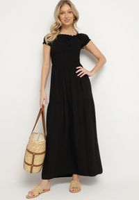 Born2be - Czarna Wiskozowa Sukienka Hiszpanka z Marszczoną Górą Jenanira. Okazja: na co dzień. Typ kołnierza: dekolt hiszpanka. Kolor: czarny. Materiał: wiskoza. Styl: casual, klasyczny #7