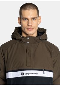 SERGIO TACCHINI - Kurtka męska Sergio Tacchini Neromon Anorak OLI/BLK. Okazja: na spotkanie biznesowe. Kolor: czarny. Materiał: dresówka. Styl: biznesowy, młodzieżowy #2