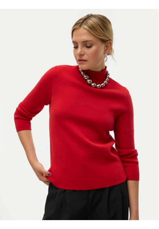 Vero Moda Golf Gold 10320585 Czerwony Regular Fit. Typ kołnierza: golf. Kolor: czerwony. Materiał: syntetyk