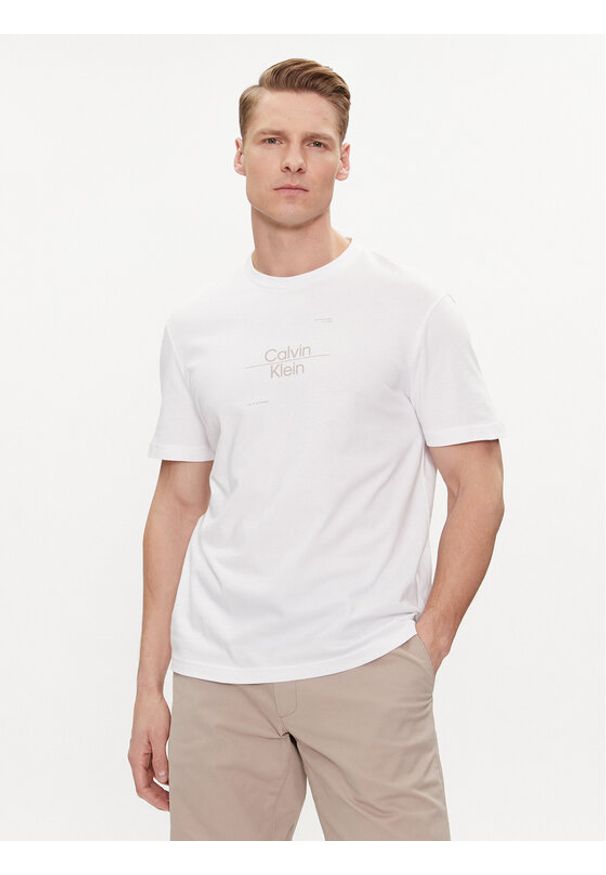 Calvin Klein T-Shirt Line Logo K10K112489 Biały Regular Fit. Kolor: biały. Materiał: bawełna