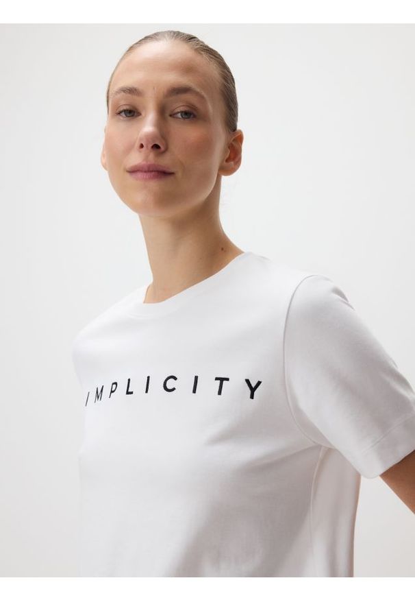 Reserved - T-shirt z haftowanym napisem - biały. Kolor: biały. Materiał: bawełna. Wzór: napisy, haft