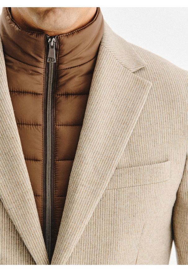 Pako Lorente - PAKO LORENTE - Beżowa marynarka męska z odpinaną stójką. Okazja: na co dzień. Typ kołnierza: kołnierzyk stójkowy. Kolor: beżowy. Materiał: wełna, poliester. Sezon: jesień. Styl: casual