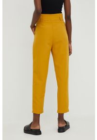 Answear Lab spodnie damskie kolor żółty proste high waist. Stan: podwyższony. Kolor: żółty. Materiał: materiał. Styl: wakacyjny #4
