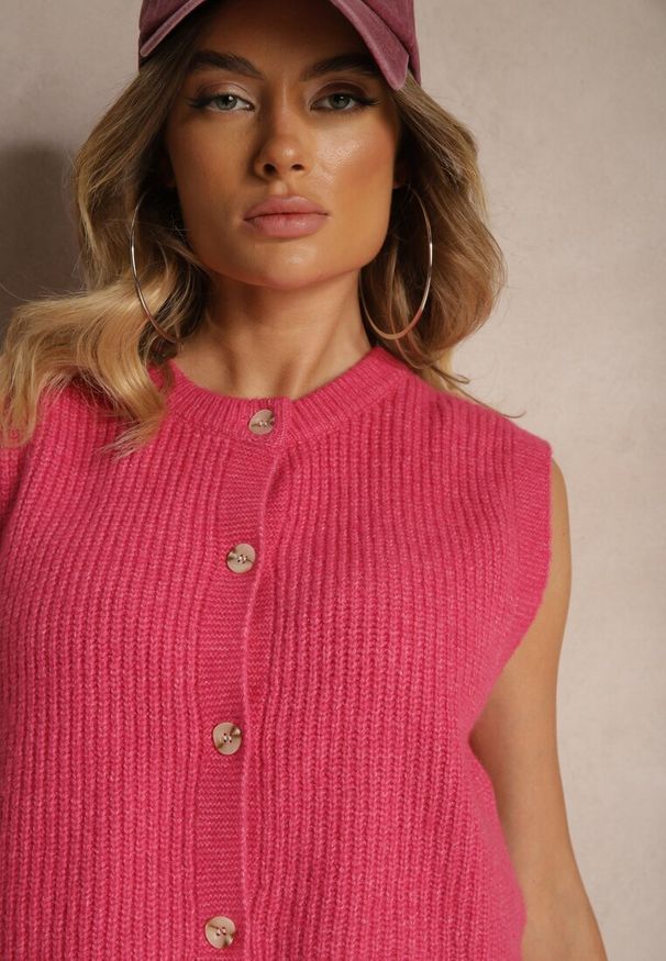 Renee - Różowa Sweterkowa Kamizelka z Domieszką Wełny i Zapięciem na Guziki Savanira. Kolor: różowy. Materiał: wełna. Sezon: zima