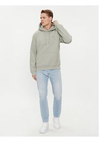 Tommy Jeans Jeansy Dad DM0DM18718 Niebieski Tapered Fit. Kolor: niebieski