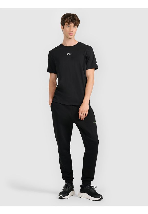 4f - 4F T-shirt regular z nadrukiem męski 4F x Robert Lewandowski - czarna S. Okazja: na co dzień. Kolor: czarny. Materiał: materiał, bawełna. Wzór: nadruk. Styl: sportowy, casual
