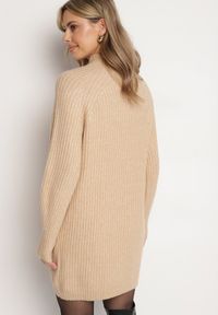 Born2be - Beżowa Sweterkowa Sukienka z Półgolfem i Wełną o Pudełkowym Kroju Norienne. Okazja: na co dzień. Kolor: beżowy. Materiał: wełna. Długość rękawa: długi rękaw. Styl: casual, elegancki #6
